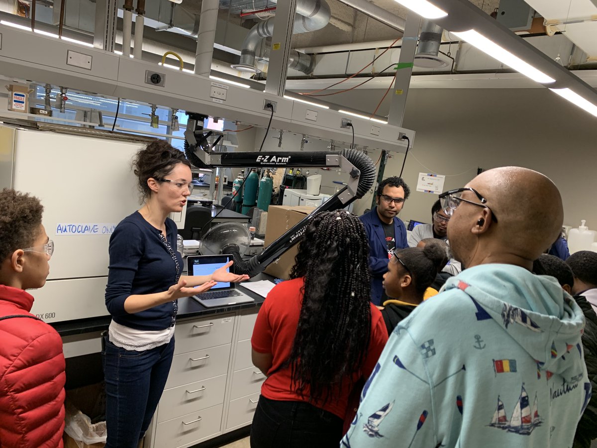 NikollaLab's tweet photo. @NikollaLab engaging middle school students from @CityofDetroit to help with "changing the future #energy #landscape through #catalyst design and #education!"
#WSUSTEM Day @WayneStateEng https://t.co/h3eeCpHzDc