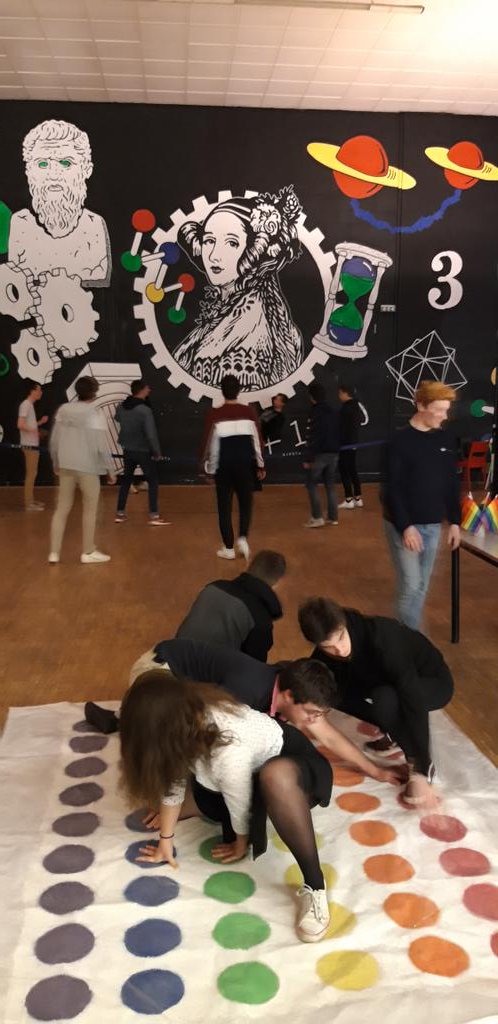 GantesVincent's tweet photo. #HappyHour pour la semaine #CentrL @CentraleLyon sur le thème #EgaliteFH avec des animations @BDE_ECL sous le regard d'Olympe de Gouges https://t.co/nkxPsk2H9G