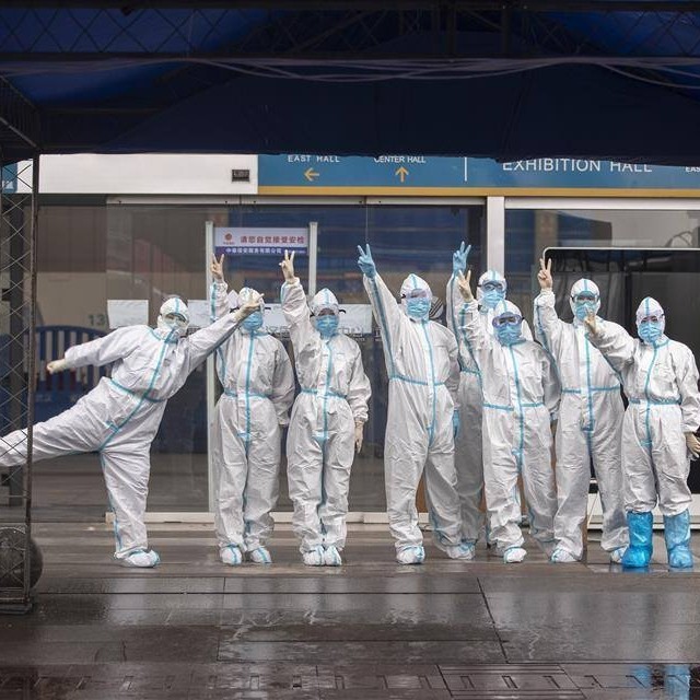 Unos 14 hospitales temporales cerraron en China, a medida que más pacientes fueron dados de alta. Las autoridades informaron que la cantidad de personas con coronavirus continúa disminuyendo. @cctvenespanol #InternacionalesTR