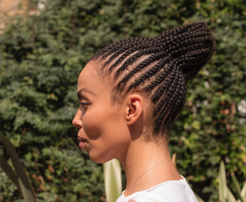 .<a href="/EmmaDabiri/">Emma Dabiri</a>, author of Don’t Touch My Hair — which illustrates the oppressive hair journey that black people have been on — unpicks her own experience and delves into the stigmatisation still held within society. vogue.co.uk/beauty/article…