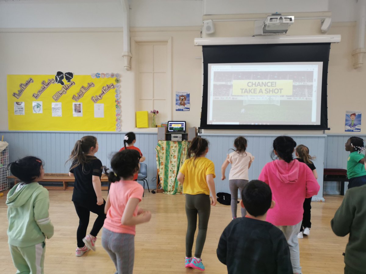 Getting our hearts racing with #supermovers this afternoon for <a href="/sportrelief/">Sport Relief</a> <a href="/LansdownePS/">Lansdowne Primary</a>