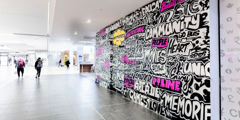 Have you seen any of the murals at STC? We welcomed Scarborough-born artist Durothethird to help spruce up some of our spaces throughout the shopping centre 💜 You can find this mural by Entrance 3 on the upper level. #MeetMeAtSTC #scarbTO