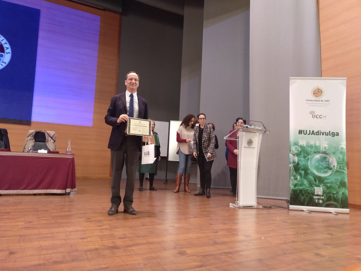 ujaen's tweet photo. ðïļðĨPrimer premio del #MathTalent 2020 de la @ujaen para el IES Jabalcuz. Por su parte, accÃĐsit para las propuestas tanto delðïļ @CAltocastillo como del ðïļðïļColegio Juan Carlos I de Torredelcampo, en una jornada de pasiÃģn matemÃĄtica. ÂĄEnhorabuena a todos! ððð #UJADivulga https://t.co/R2Y5Kb9l78