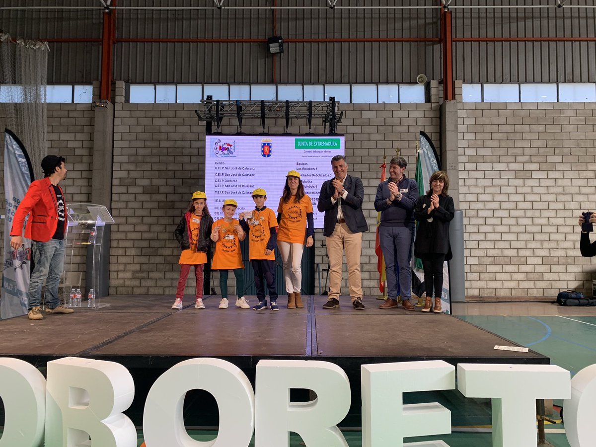 jgrisalvo's tweet photo. #roboreto en el @cpr_coria finalizado y con resultado increíble. Hoy ha ganado la convivencia y la colaboración 👍🏻🤖 Por cierto #nosvamosalafinal 👍🏻 https://t.co/JSvGrRFAer