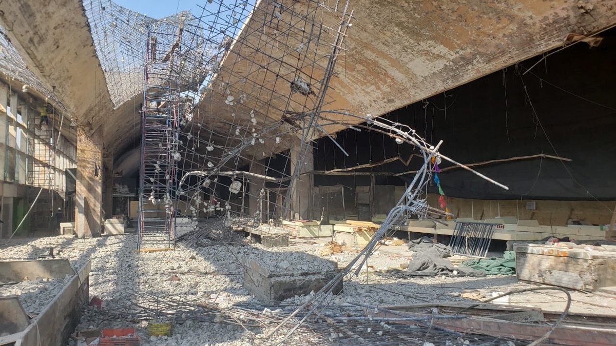 Claudiashein's tweet photo. Me da gusto informar que ya inició la reconstrucción de la zona de La Merced que tuvo el incendio el 24/12/2019. Hoy estuvimos como cada mes en Asamblea con los locatarios para resolver problemas o dudas. También estamos en la reconstrucción de las áreas dañadas desde 2013. https://t.co/Ep0LqG2JQX