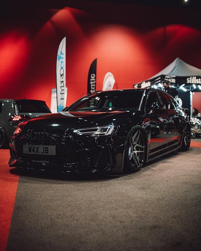 26thVisuals's tweet photo. Murder spec still wins // @jamesb_af RS4 on the @stillstatic stand @ UD // #rs4 #hpdrivetech #stillstatic #slammeduk #accuair #mbwheels #autofinesse #stvncey #low #stealth #blackout https://t.co/Ro2PqnmT63 https://t.co/xAhYbZwbjE