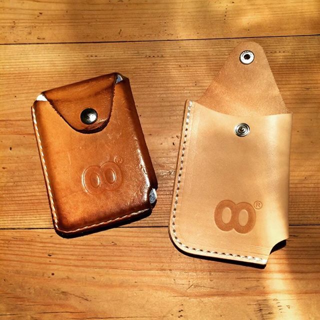 buttsshoulders's tweet photo. This awesome credit card holder will definitely be your best friend. The fact that it will be in your pocket every single day, will speed up the aging process of the leather. So it will be more unique every day. 👊 https://t.co/EsOuAB0QaQ https://t.co/dmMAJuhDnc