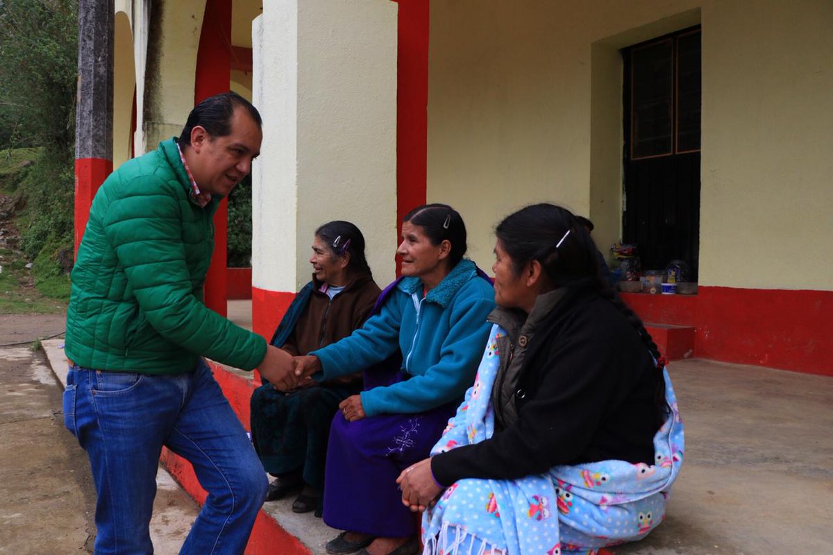 Estamos llegando a cada comunidad de #TetelaDeOcampo les comparto la entrega de paquete de materiales en la comunidad de #Xochititan, una de las más alejadas.
#JuntosParaGobernar #ComprometidosParaMejorar