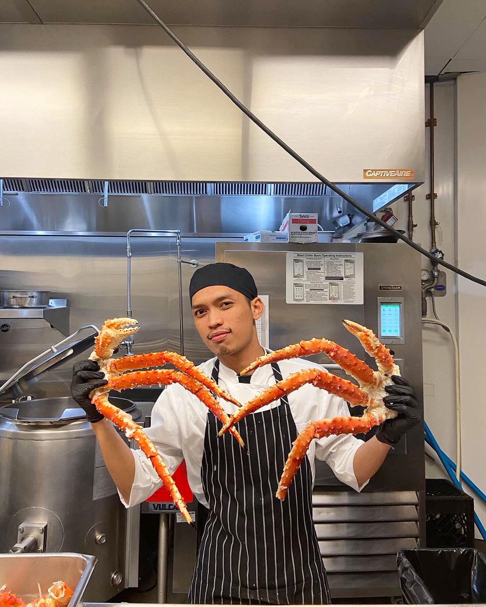 CareerDeanIntl's tweet photo. King crab and lobster are on the menu tonight! 🦀🦞
⠀
🌎 From the Philippines 🇵🇭
📍 Training in Nashville, Tennessee, USA 🇺🇸

#j1visa #culturalexchange #exchangesmatter #internabroad #j1visaprogram #culturalexchangeprogram #exchangestudent #culturalexchangeusa #exchangevisitors https://t.co/NbpsB43SqE