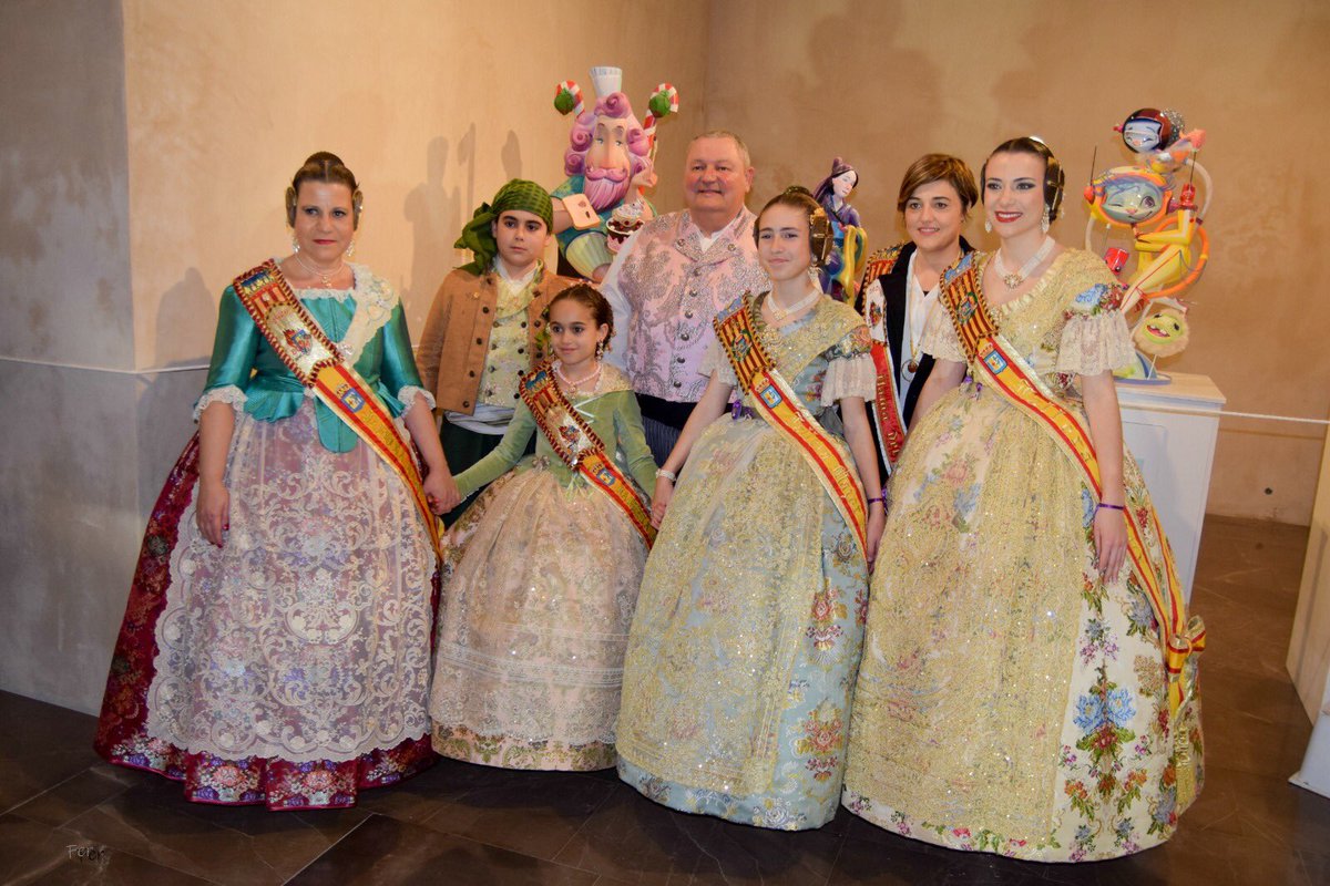 Fallaelcaduf's tweet photo. El passat diumenge nostres Càrrecs 2020 van acudir al lliurament del premi Ninot Indultal i Ninot Indultat Infantil 2020, que van ser atorgats a la @fallalembut i a la @FallaElCampanar, respectivament.

Enhorabona a les dues Comissions!! https://t.co/H7UvulfuKi