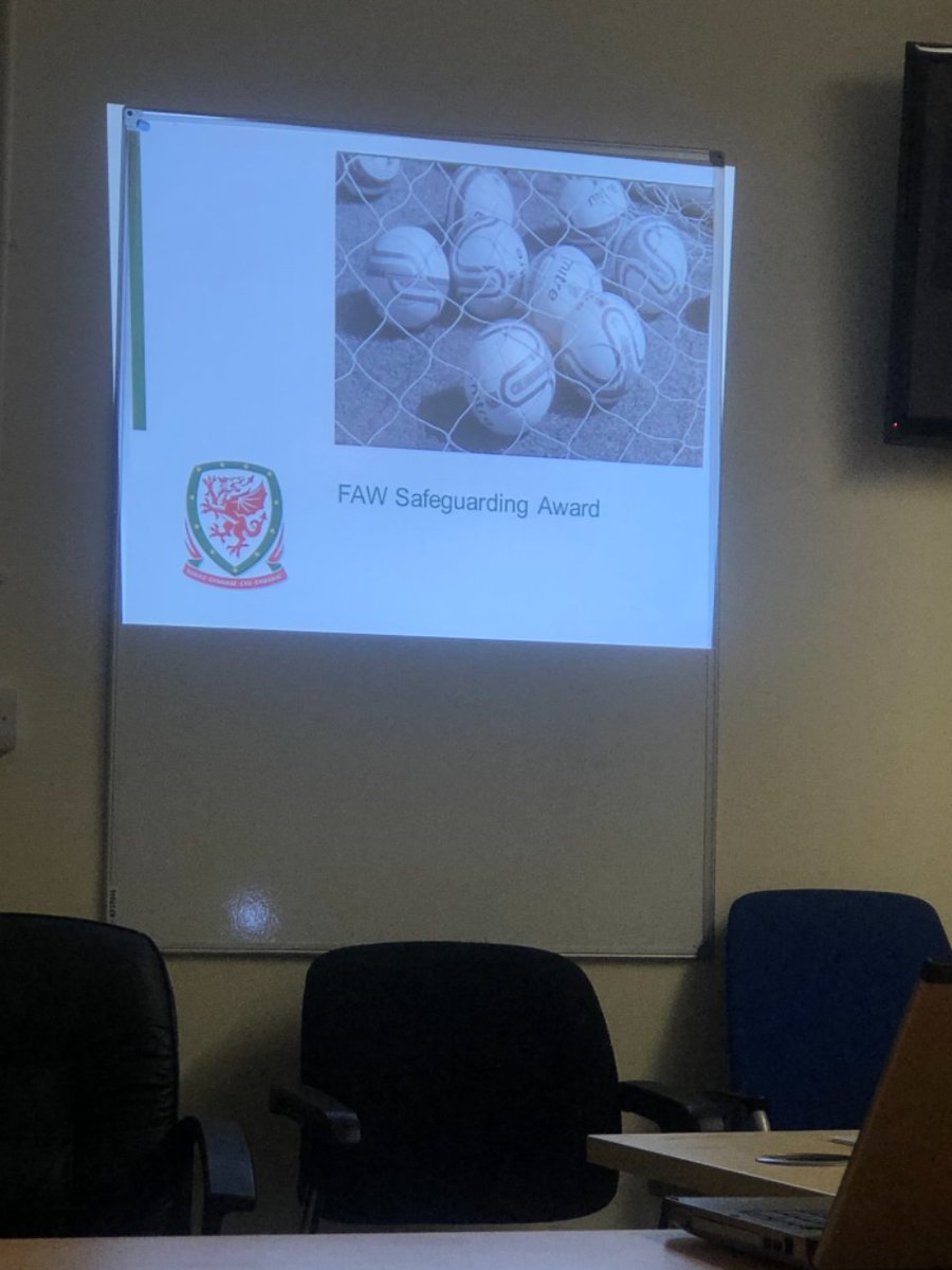 🗣 Another course for our coaches 

Tonight they are on their Safeguarding course 👍🏻 

#UppaCoed ⚪️⚫️