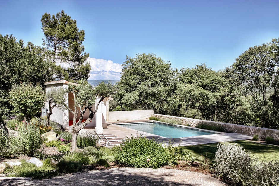kidandcoe's tweet photo. 5 bedrooms and room for 12. Share this with a friend you'd take with yout to this Provence haven! https://t.co/rxE1OZ4KfK https://t.co/7vjhgOvFqt