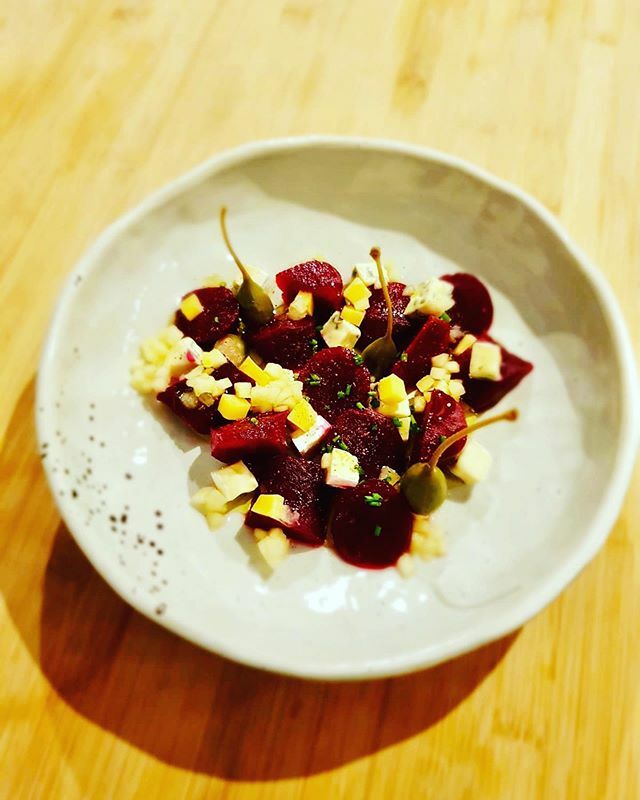 ChefChristopheD's tweet photo. Salade pomme, betterave, fromage, ca vous dit ? #chefchristophe #chefchristophe750g #salade #betterave #fromage #pomme #saladecomposee #faitmaison #instafoodgram https://t.co/W9vTNS5fDS