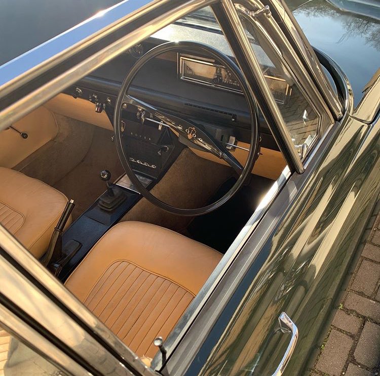 thecarfactoids's tweet photo. Factoid Extra:@neilmbriscoe @TopOfTheTower @t2stu @DarraghMcKenna @Roadster_Life @StvCr If you’re going to have a #roverweek on Insta, then you’re going to have to celebrate arguably the best Rover of all time.
Aren’t you?
(Pics: IG a/c classicsbychance) https://t.co/NS7mUnaH8E