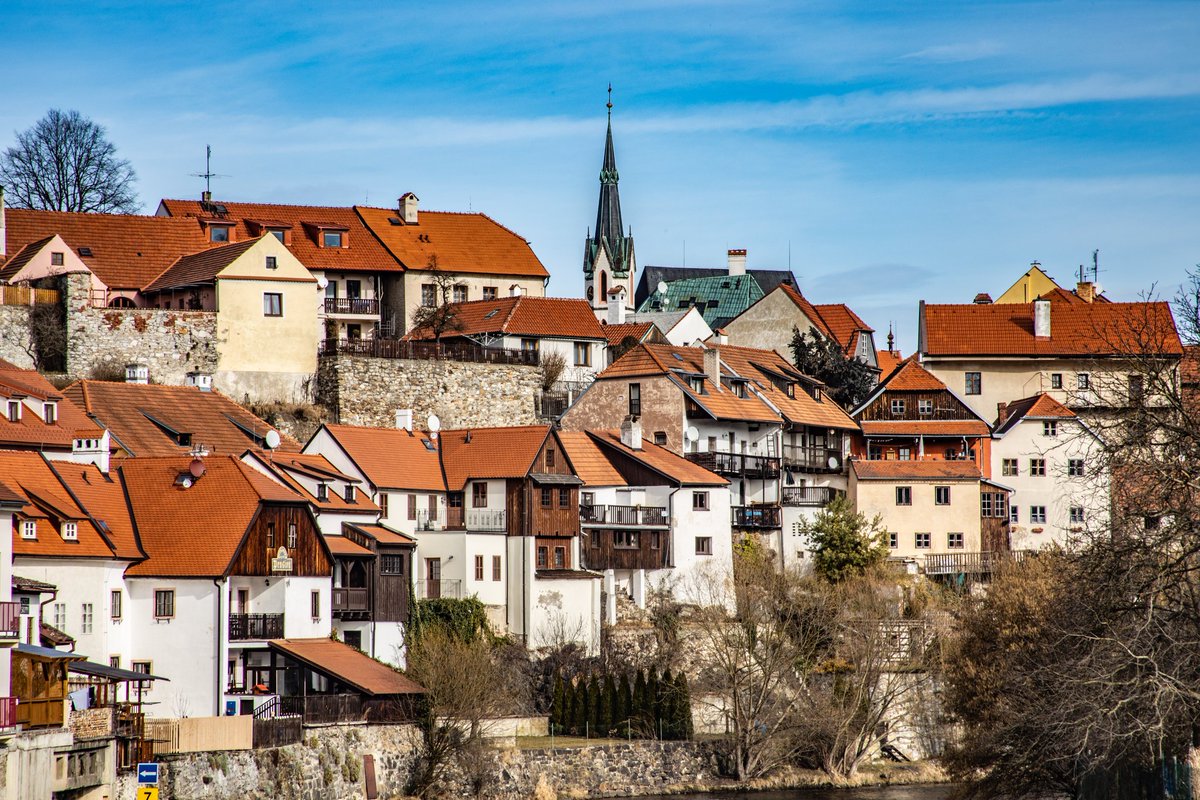 kupastudio's tweet photo. DUBČEK-SVOBODA
PLEŠI♡EC 
#Plesivec #Dubcek #Svoboda
#CeskyKrumlov #worldheritage #UNESCO #streetphotography #krumLOVE #JizniCechy #oldtown #history #Architecture #Vltava #river #blueSky #SkyLines
[○°] #PavelKubes #kupafoto #kupastudio #CanonEOSR #Samyang14mmAF #projektKrumlov https://t.co/nDDYKOxeyo