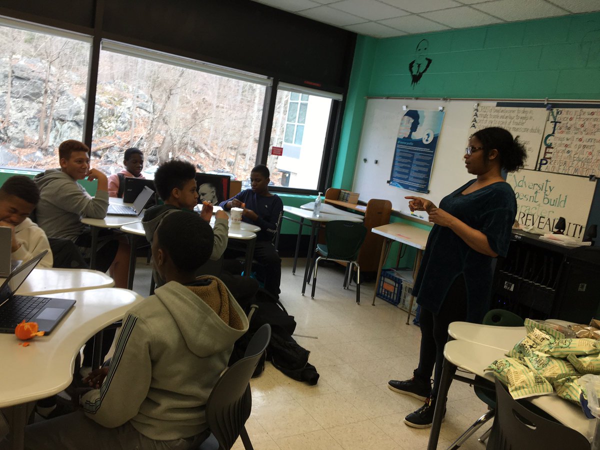 WHS_Hollandizm's tweet photo. Dr. Ronah Harris teaching our MBK Boys how to program computers! #PlayPatterns #MBK We are Woodllands... and this is how we do it! https://t.co/F2l0f8LAn8