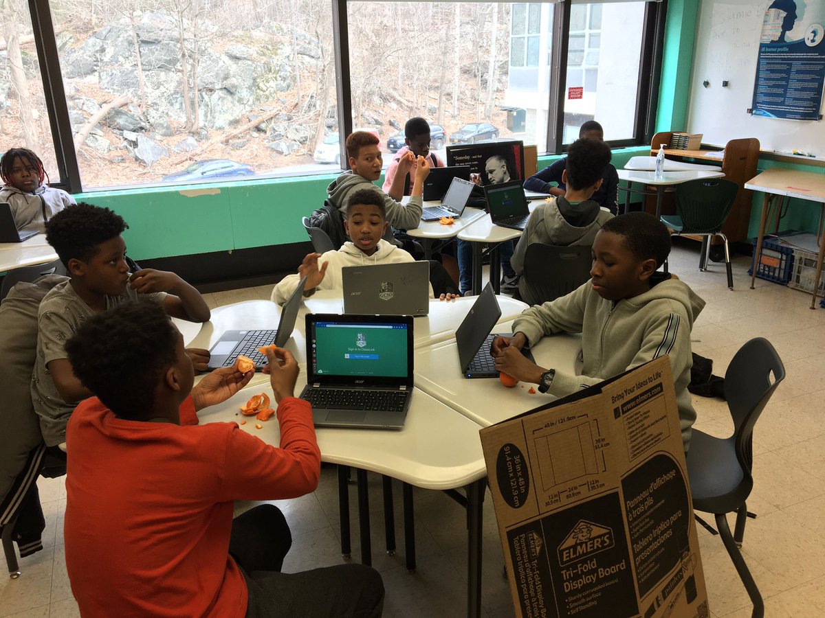 WHS_Hollandizm's tweet photo. Dr. Ronah Harris teaching our MBK Boys how to program computers! #PlayPatterns #MBK We are Woodllands... and this is how we do it! https://t.co/F2l0f8LAn8