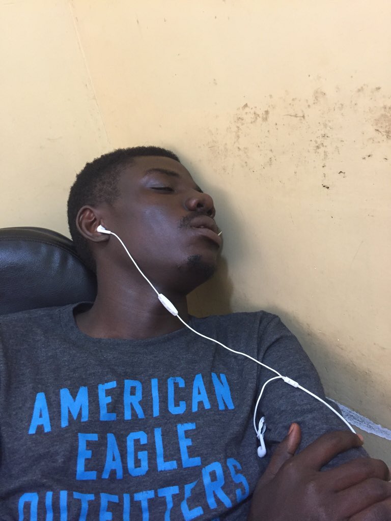 dadakayone's tweet photo. Nipa ns3 hwiii😂😂😂 hw3 ne nnkwasia animmu bi #WizzyAt20 #nanama https://t.co/oATjv0DrmS