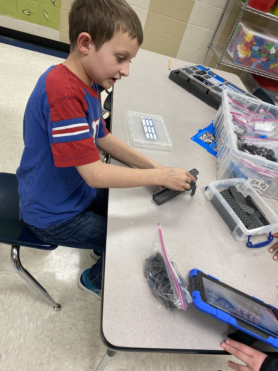 Mrs. Owen’s 3rd graders <a href="/RivertonElem/">Riverton Elementary School</a> began the builds of their simple machines today. <a href="/PLTWorg/">Project Lead The Way</a> <a href="/MadCoSchools/">MadCoSchools</a> #IgniteExcellenceMCSS
