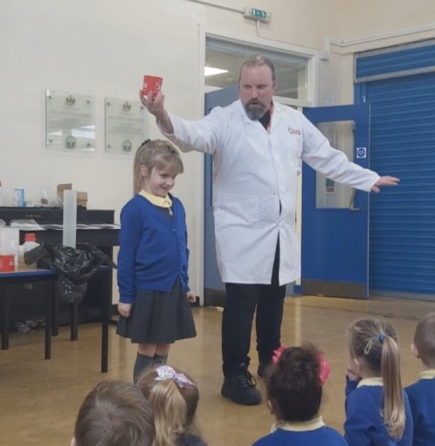RyfMelyn21's tweet photo. We became detectives today! We explored forensics and how fingerprints work with #ScienceBoffins #ScienceWeek @rhosyfedwen #ProudToBeRyf #BeTheBestYou #AmbitiousAlys https://t.co/Fi9Rb7nZdf