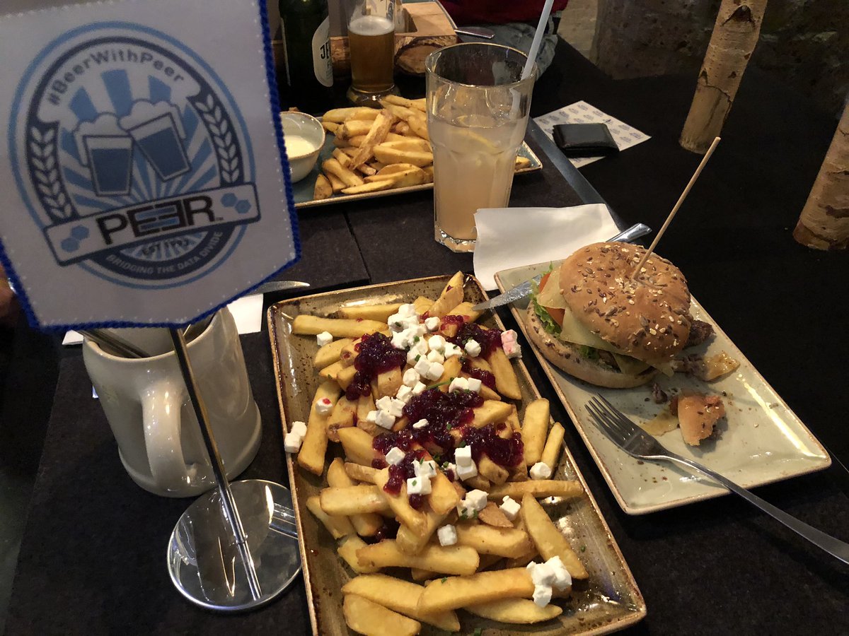 MrFrank_Pure's tweet photo. Netter Abend in Köln ... Heute mit unseren Partnern Dextradata und Gedako! Danke! #beerwithpeer https://t.co/38zsNZxnpM