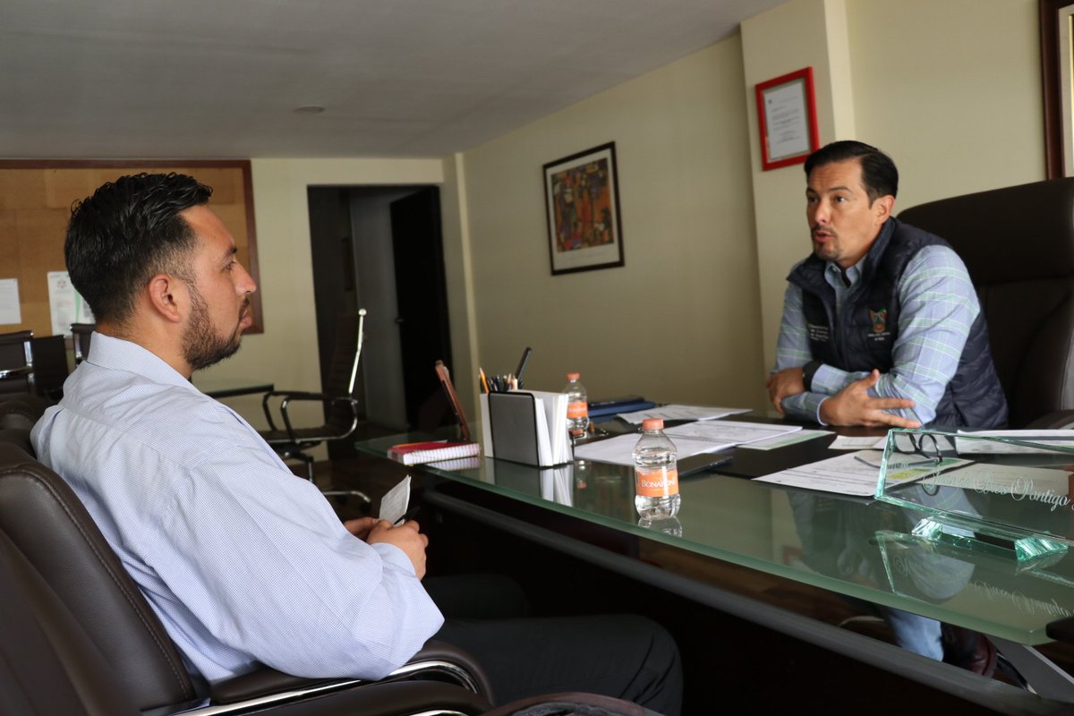 pontigoloyola's tweet photo. Informar a la ciudadanía sobre las funciones y acciones que se realizan, es un acto de cercanía y transparencia. 

Agradezco a @MaxPrez10, reportero de @ElSoldeHgo  la entrevista hecha sobre los diversos temas que se trabajan en el @Srio_CespHgo, los invito a leerla próximamente. https://t.co/R6CrZns4vj