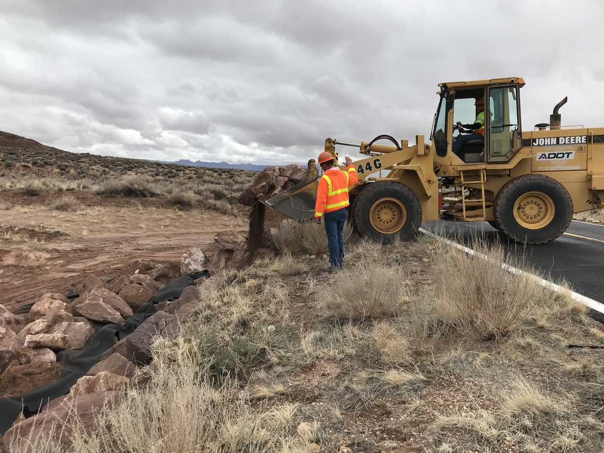 ArizonaDOT's tweet photo. Crews at work on US 89A (between Jacob Lake and Cliff Dwellers). They're replacing a cattle guard as well as other work. **REMINDER ** The highway's closed between Page and Fredonia. Work details: https://t.co/KaWhMudRtT #ArizonaDOT #us89 #roadwork #PageAZ https://t.co/yY4fWXpYqq