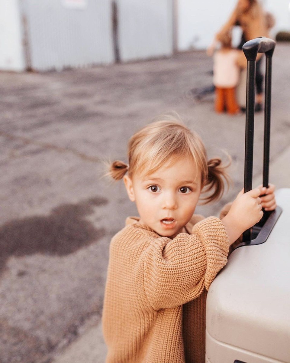 Suitcase, headphones, water bottle—there are tons of travel essentials we can't live without. What's your go-to travel gear?
📷: instagram.com/jenkhawkins via Away