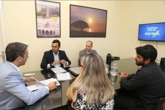 O Movimento Nacional pela Advocacia Pública esteve reunido com o deputado Daniel Trzeciak (PSDB-RS), na última sexta-feira (6). No encontro, o parlamentar manifestou apoio aos direitos e prerrogativas das carreiras. 
#MovimentoNacionalpelaAdvocaciaPública #AdvocaciaPública