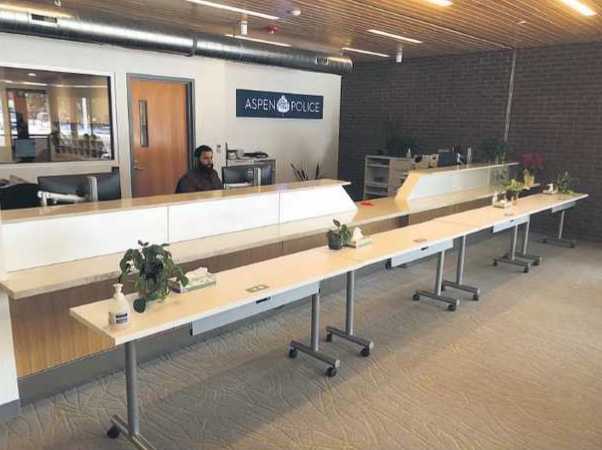 TheAspenTimes's tweet photo. Thirteen people traveling with a 21-year-old Australian woman who tested positive for the coronavirus after visiting Aspen are in isolation here after exhibiting symptoms, though their test results won’t be available for 24 hours. 
https://t.co/a82NCU3cXf https://t.co/RD4mCHdqyY