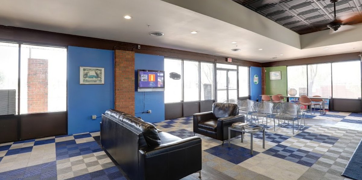 American5Star's tweet photo. Here at American Five Star we provide a clean and comfortable waiting area to our customers! We also offer FREE coffee. ☕ https://t.co/irn05JjaYX