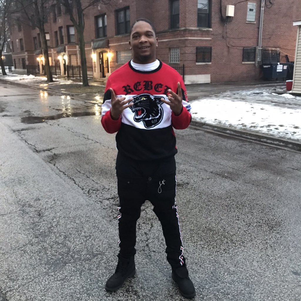 Lil4fromthe1's tweet photo. Back to the streets but moving like a chief 😷 https://t.co/ixFw6PkiJA
