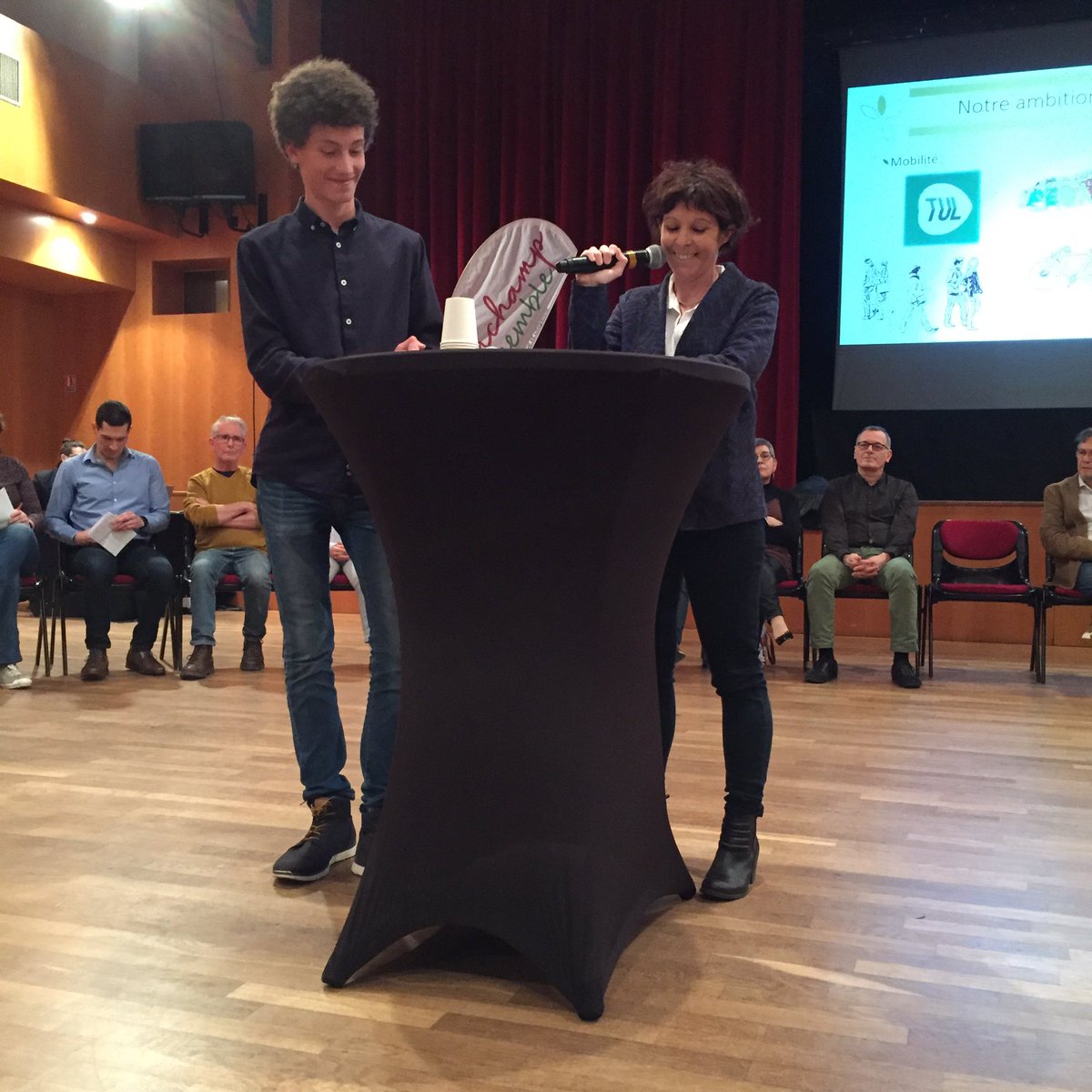 <a href="/LavalEcoloSolid/">Laval Ecologique et Solidaire</a> en force avec #eymonlaval pour soutenir les candidats de <a href="/BonchampEnsembl/">BONCHAMP ENSEMBLE</a> lors de leur réunion publique.