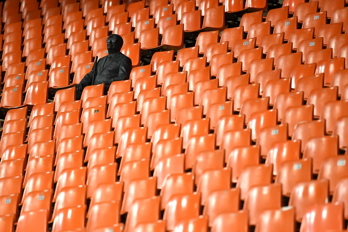 brfootball's tweet photo. Valencia constructed a statue of superfan Vicente Navarro at the Mestalla after he died in 2019.

He'll be the only fan in attendance tonight. https://t.co/WWlHX3eP6O