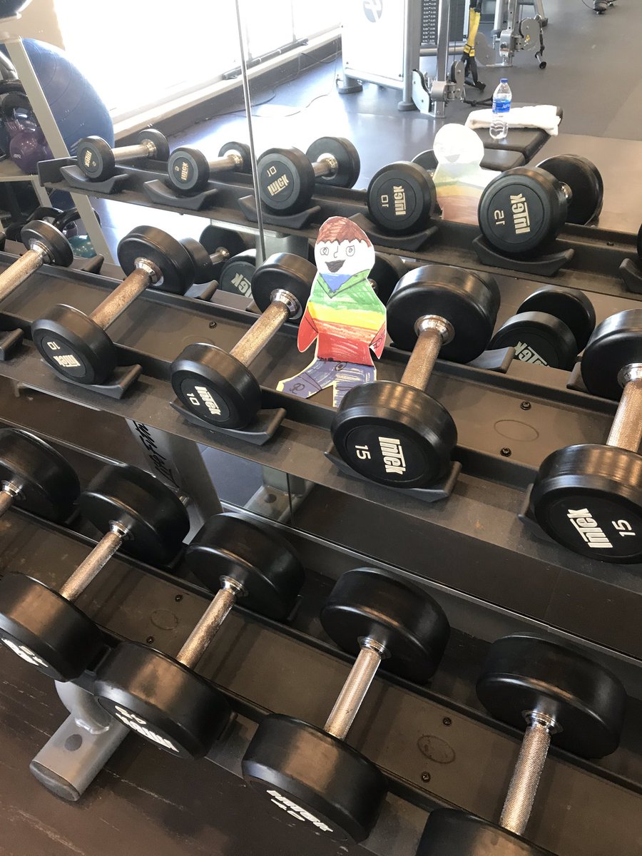 flatstanleyrulz's tweet image. If you want tickets to the gun show, you gotta put in the time. Pumping iron in NYC. #hammercurls