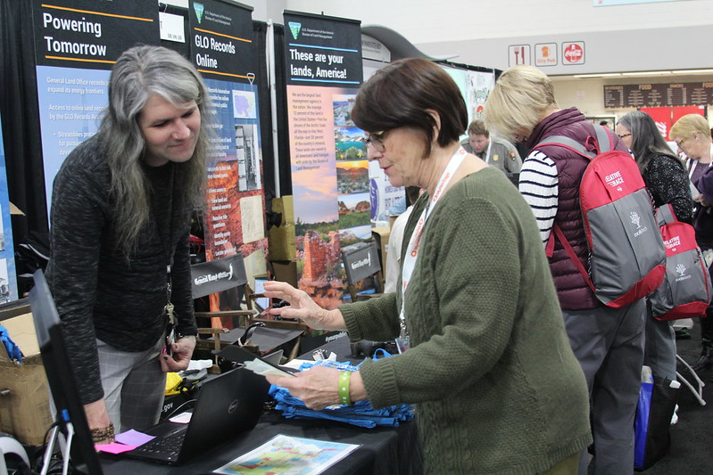 BLM_ES's tweet image. Special thanks to our GLO Records Branch on #TechTuesday for their hard work during #Rootstech2020! View photos of the conference on our flickr page here: ow.ly/Pt7050yIais