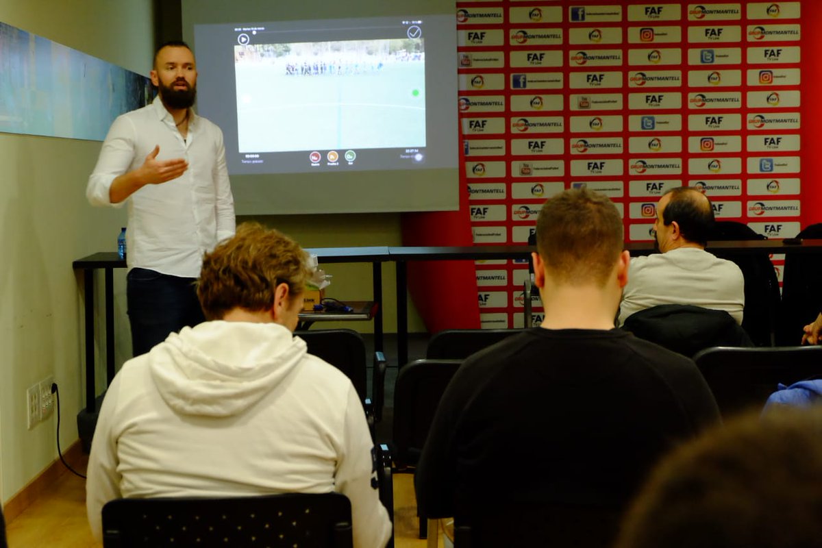 Fedandfut's tweet photo. Formació als clubs de Rinpad a càrrec de Novanet 🇦🇩⚽️💻 https://t.co/mB8il4TOGZ