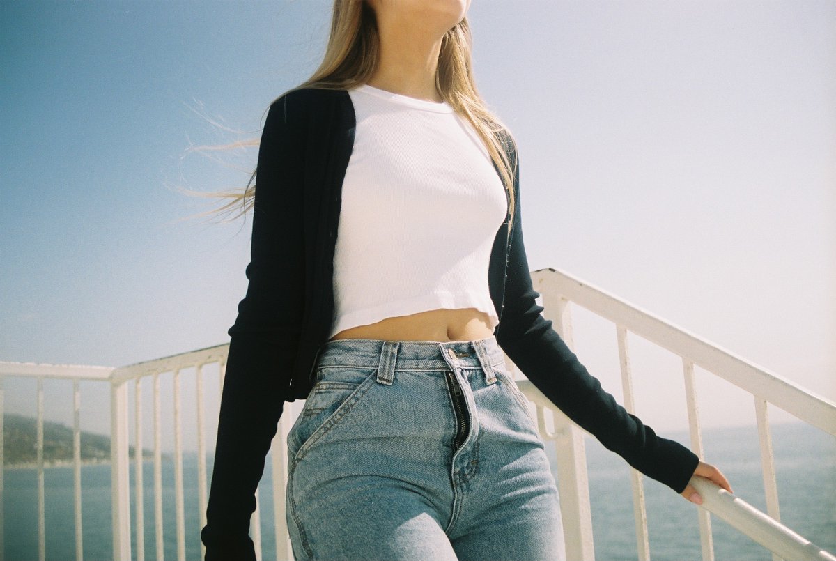 FEANNE LIGHT WASH JEANS | ASHLYN TOP #brandyusa 🌅 brandymelvilleusa.com/feanne-light-w… brandymelvilleusa.com/ashlyn-top-166…