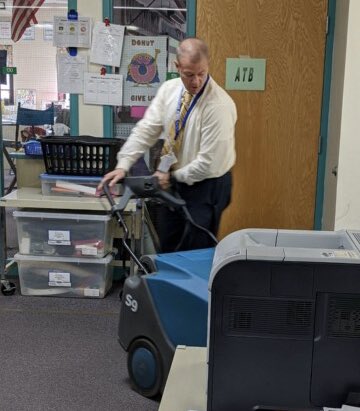 Just another day at Cowlishaw! Service Leadership in action! <a href="/ken_bonomo/">Ken Bonomo</a> thanks for all you do. Your work does not go unnoticed! #rockishaw #RAKChallenge 🐨