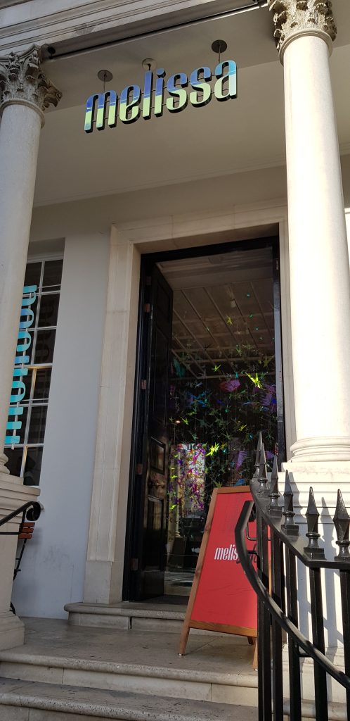 NOVAREJO's tweet photo. Melissa: loja conceito e arte em Londres:  https://t.co/Nzfz4ZokgX https://t.co/fxNvl6pa4u