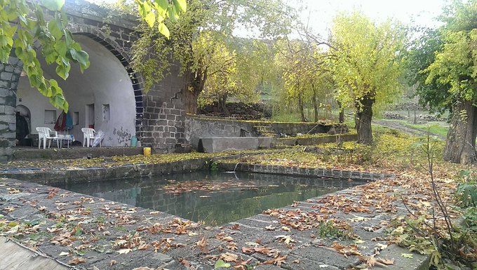 saripiso1's tweet photo. Haydi Abbas, vakit tamam;
Akşam diyordun işte oldu akşam.
Kur bakalım çilingir soframızı;
Dinsin artık bu kalp ağrısı.
Şu ağacın gölgesinde olsun;
Tam kenarında havuzun
Şiir: Diyarbekirli Cahit Sıtkı Tarancı
#Diyarbekir #Mardinkapi
Bekir paşa köşkü yani pamuk köşk
@terasmeyhane https://t.co/JvyyRKynfV