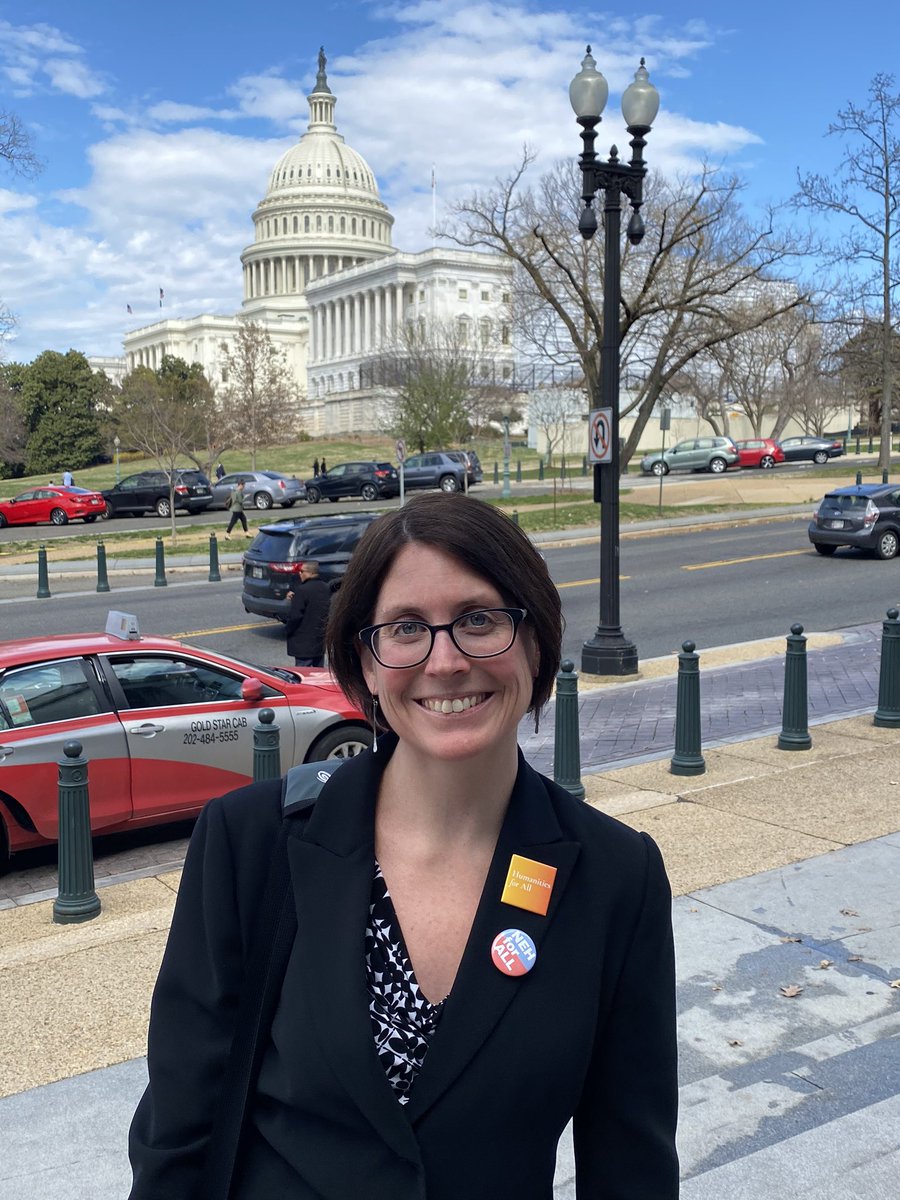 awtease's tweet photo. Excited to talk with Jeff Van Oot of Sen Patrick Leahy’s Office about the Norwich Humanities Initiative @norwichnews and thank @SenatorLeahy for his sustained support of the Humanities! @NEHgov @CURinAction @CURAHDivision https://t.co/mBh1sIqz2r