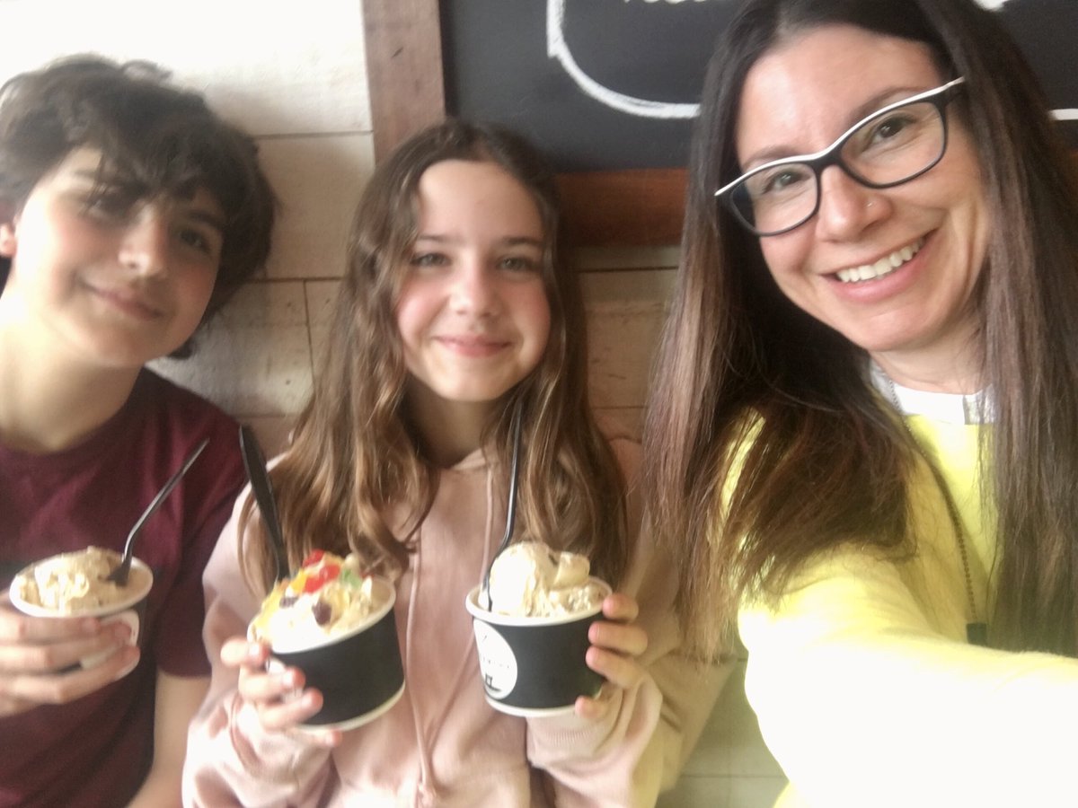 MsArchilaART's tweet photo. I’m very competitive and if I have to keep eating ice cream to win, then so be it. Come on Red Bank! Come to Nicholas Creamery and have some Cookies and Dreams! #icecreamwars #RBBisBIA #DreamBig #RBWell #RedBank ⁦@rbmsROCKETS⁩ ⁦@RedBankSup⁩ ⁦@DreamBigRB⁩ https://t.co/gb4mZR2TyQ
