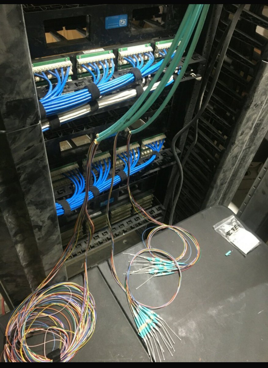 VegasProE's tweet photo. More Fusion Splicing on MultiMode Fiber
#FusionSplice #FiberOptic #Multimode https://t.co/ZAbqpzPnkR