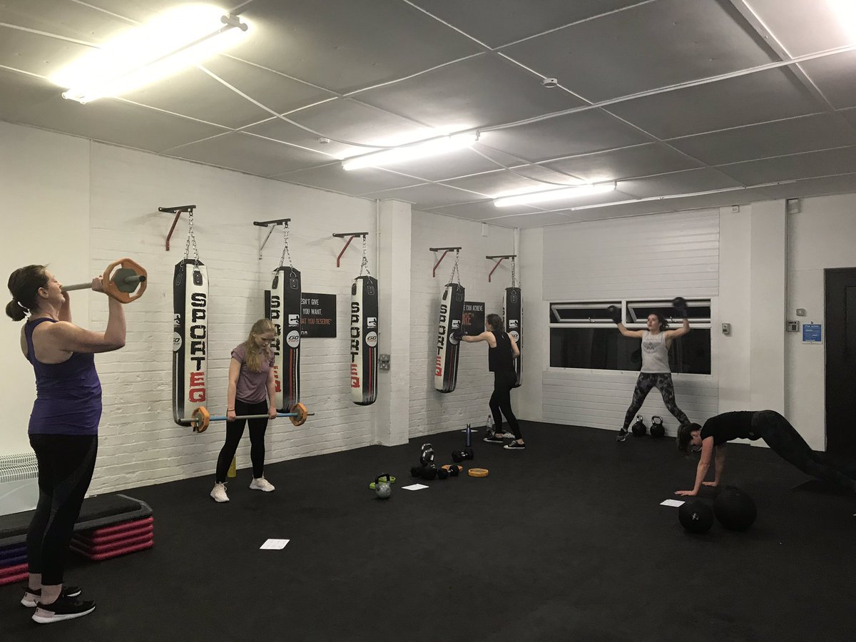search4stronger's tweet photo. Following last weeks hiccup the ladies were back to it tonight. Massive effort from everyone with a newcomer getting involved too 🙌🏼 @DNA_FitnessRev. Every Tuesday. 6.30pm. All welcome #ladiessesh #ladiesgroup #rainhillfitness #rainhill https://t.co/90vF6IVUwZ