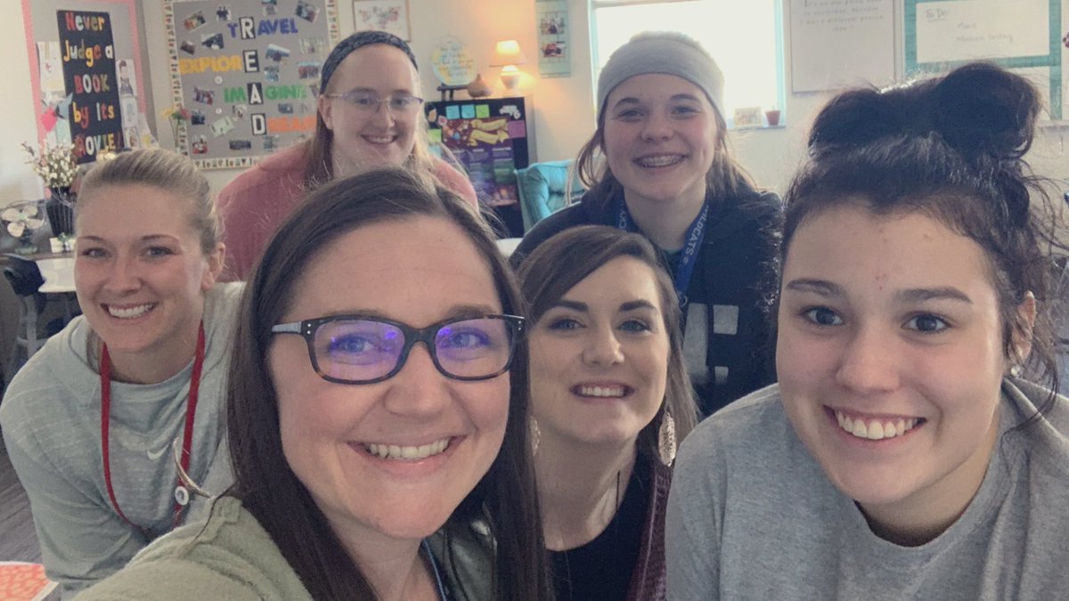 MrsSommerWMS's tweet photo. So ๐ lucky ๐ to spend time working with this great group of girls on the LATE Show this afternoon! Canโt wait for April 24th! #TigersWMS #WMSLevelUp #LuckOfTheTigers https://t.co/x2J43Wt4df