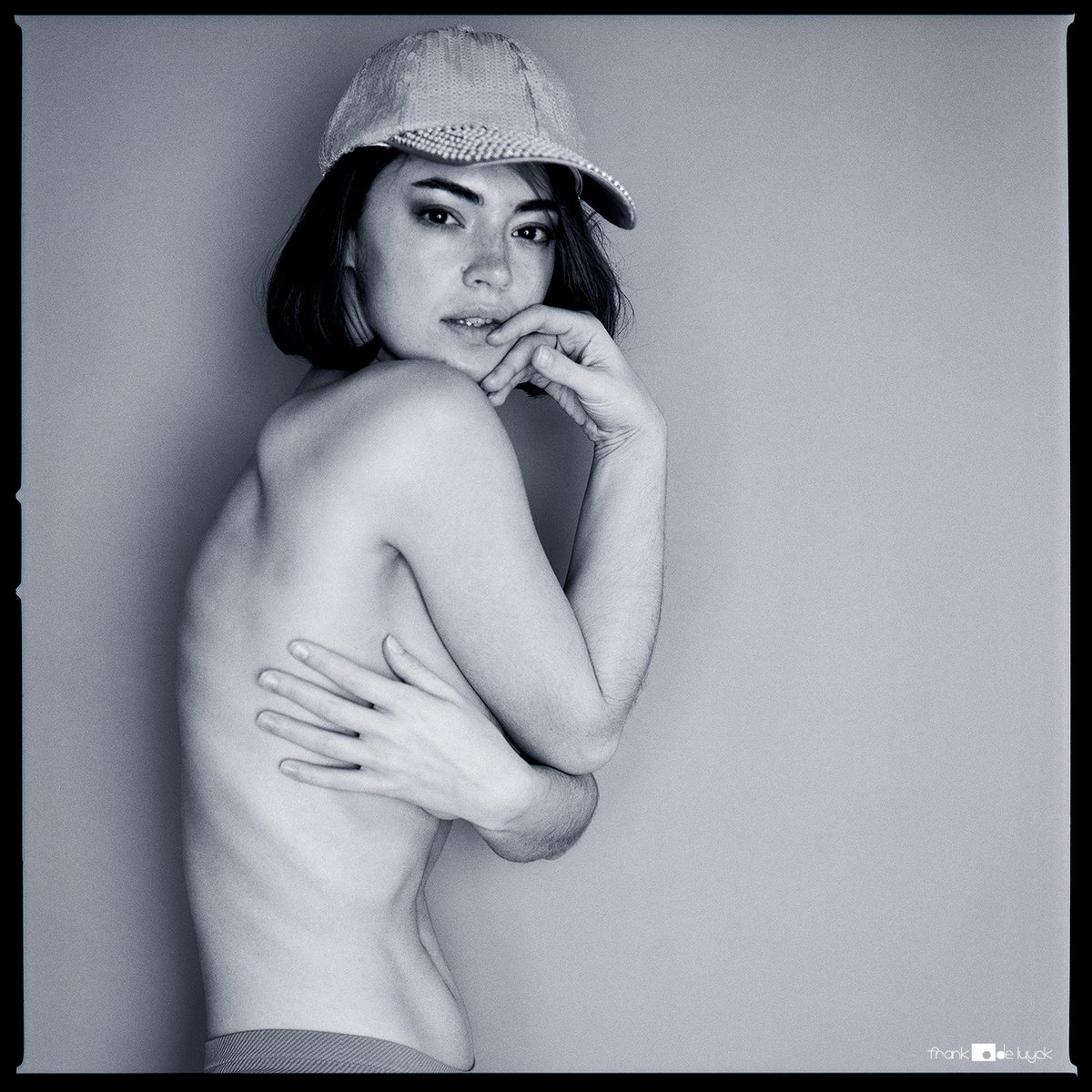 FrankDeLuyck's tweet photo. Lidia #lidiasavoderova #russianmodel #topmodel #topless #hasselblad #kodaktmax100 #kodakfilm #istillshootfilm #squareformat #120rollfilm #120format https://t.co/7f7noLIRgC