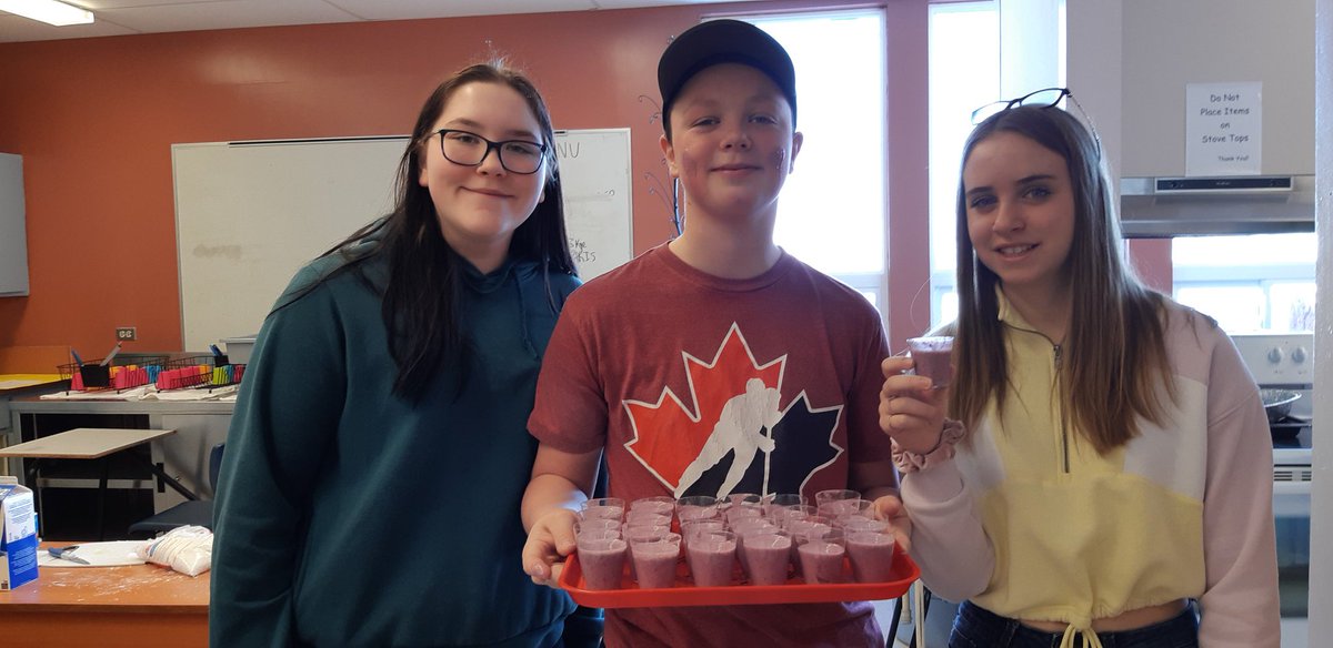 PearsonAcademy1's tweet photo. Smoothie delivery to our Jr./Sr. High school students this morning. #EducationWeek2020 @NLTeachersAssoc #2020Vision https://t.co/6vAmLxCnCl