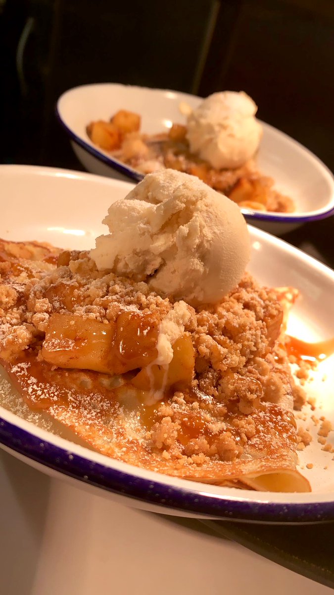 CrepesAndCones's tweet photo. @kreptplaydirty ‘s Crumble Crepe 😳😍 https://t.co/KmCfooHVOl