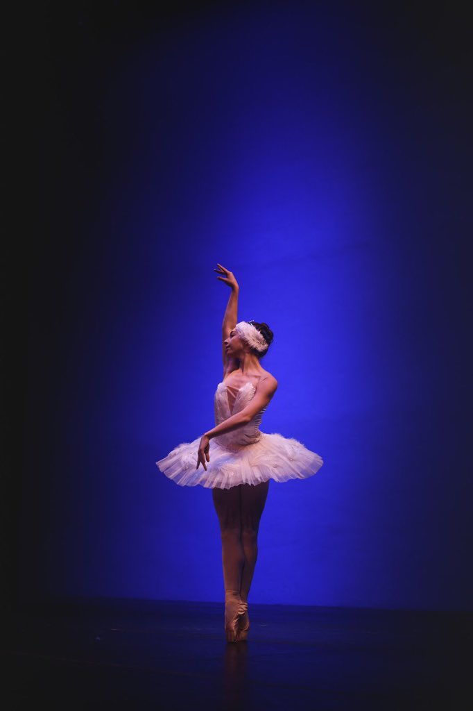 balletincity's tweet photo. Happy #TutuTuesday from #balletinthecity. 📷 of Ambassadors Gabriella &amp; @sofialutman1 by @lenscapkid.
#ballet
#photo
#WomensHistoryMonth https://t.co/slwmwI8NKV